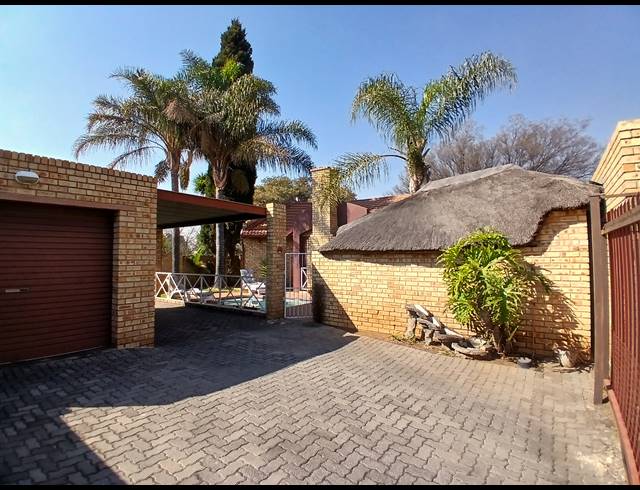 2 BEDROOM CLUSTER FOR SALE IN UNION